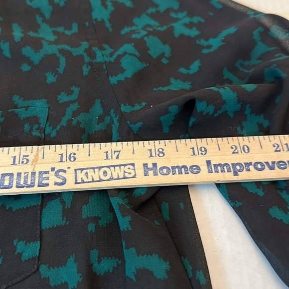 Guess sheer button down blouse. - Picture 6 of 10